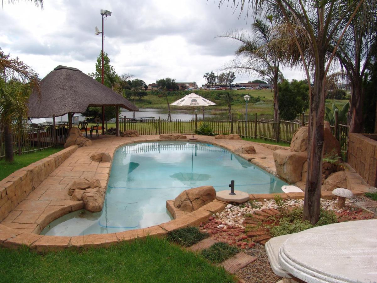 Waterside Lodge Cc Piet Retief Dış mekan fotoğraf