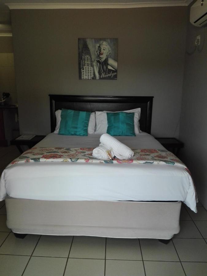 Waterside Lodge Cc Piet Retief Dış mekan fotoğraf