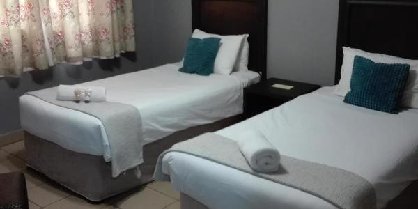 Waterside Lodge Cc Piet Retief Dış mekan fotoğraf